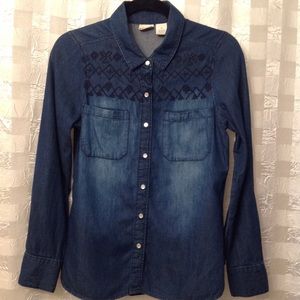 4/$25  Mudd Denim Embroidered Shirt Size M